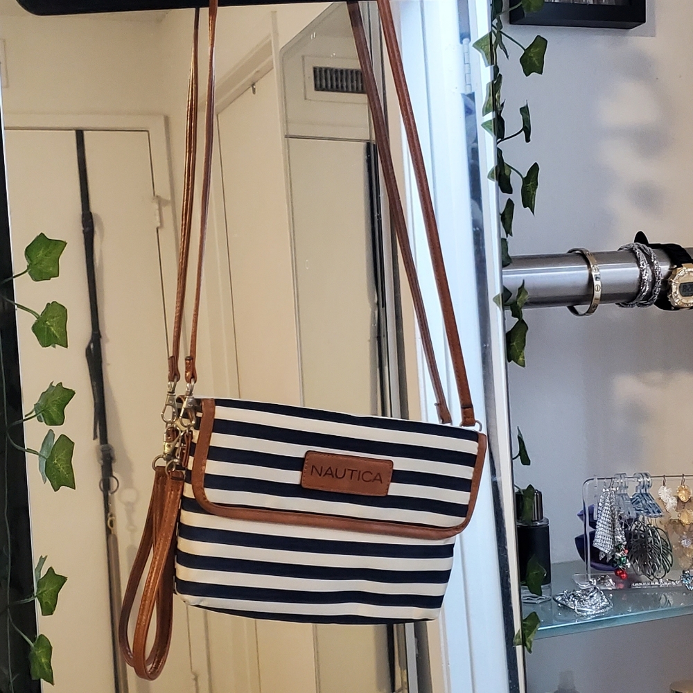 💕 Nautica 💕 Navy Blue Striped Crossbody Bag with Tan Accents
